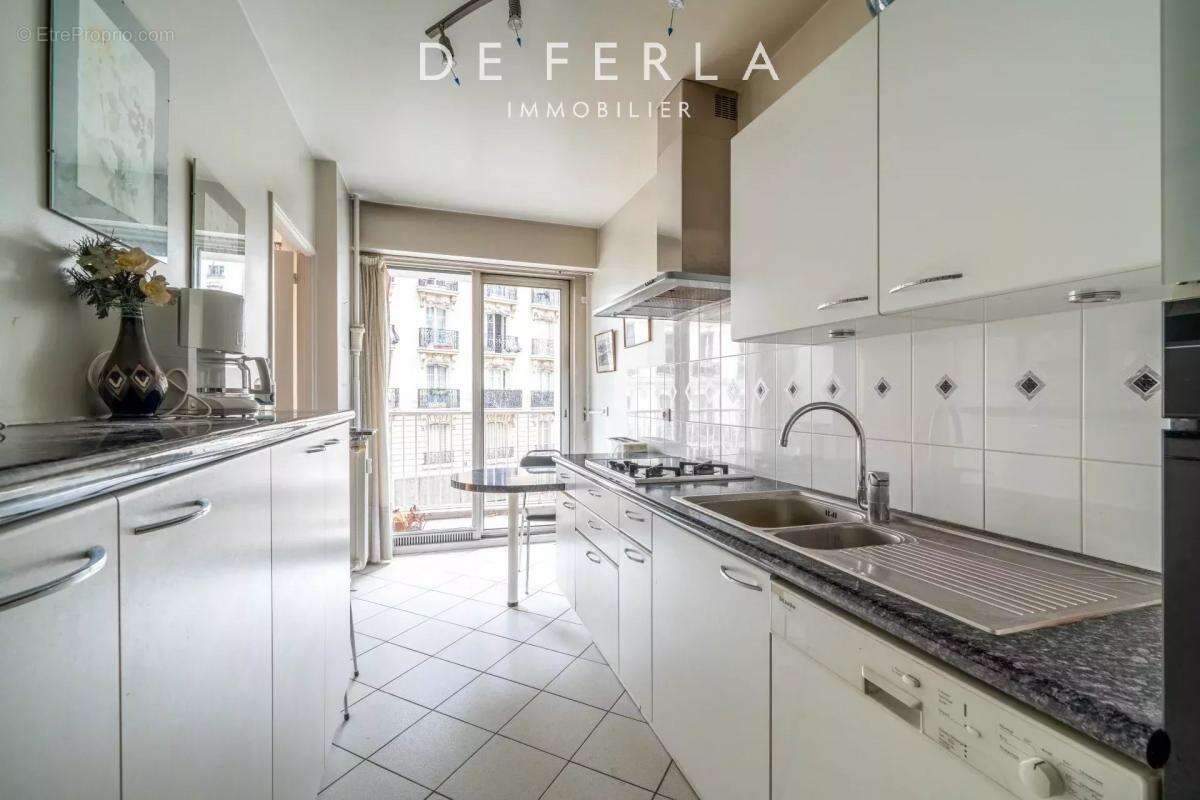 Appartement à PARIS-15E