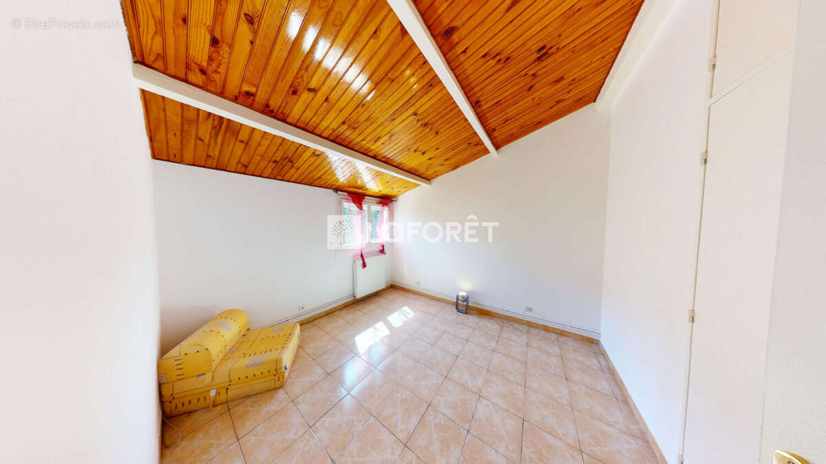 Appartement à LA FARE-LES-OLIVIERS