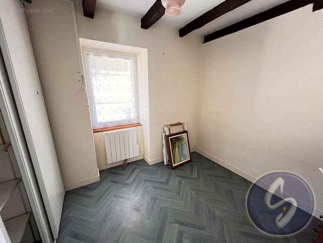 Maison de charme avec dépendances et fort potentiel - Proche - photo 6