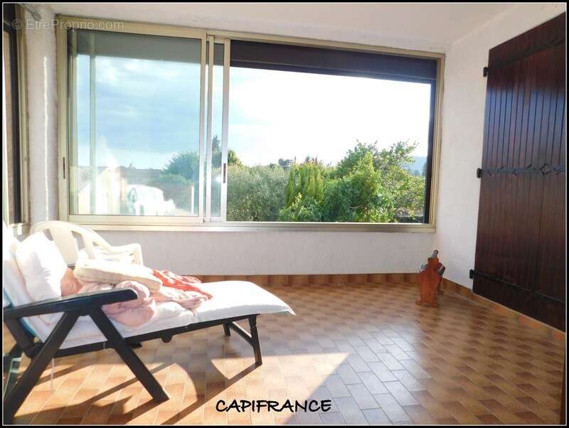 DIGNE-LES-BAINS 04000 A VENDRE Maison traditionnelle avec 2 appartements, terrain plat et clos, garage et cave - photo 8