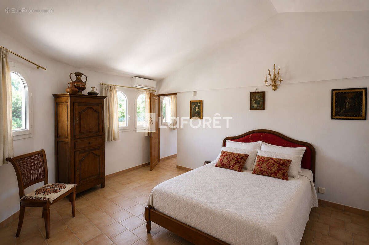 Maison familiale de 303 m² Piscine Dépendances  Secteur recherché - photo 9