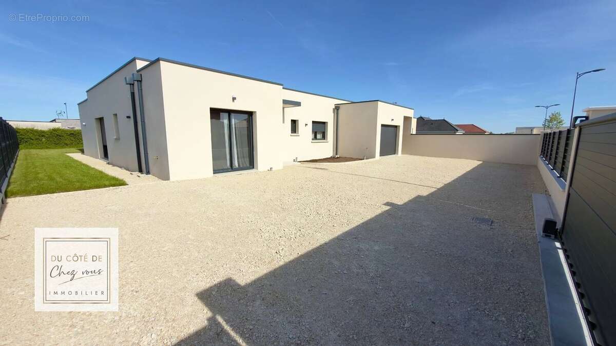 Maison à LA RIVIERE-DE-CORPS