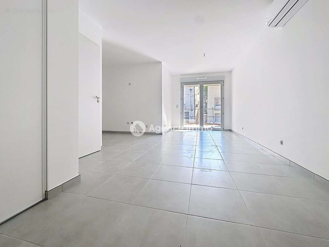 Appartement à FLASSANS-SUR-ISSOLE