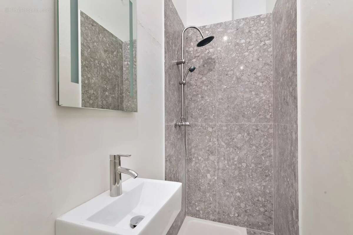 Appartement à PARIS-8E