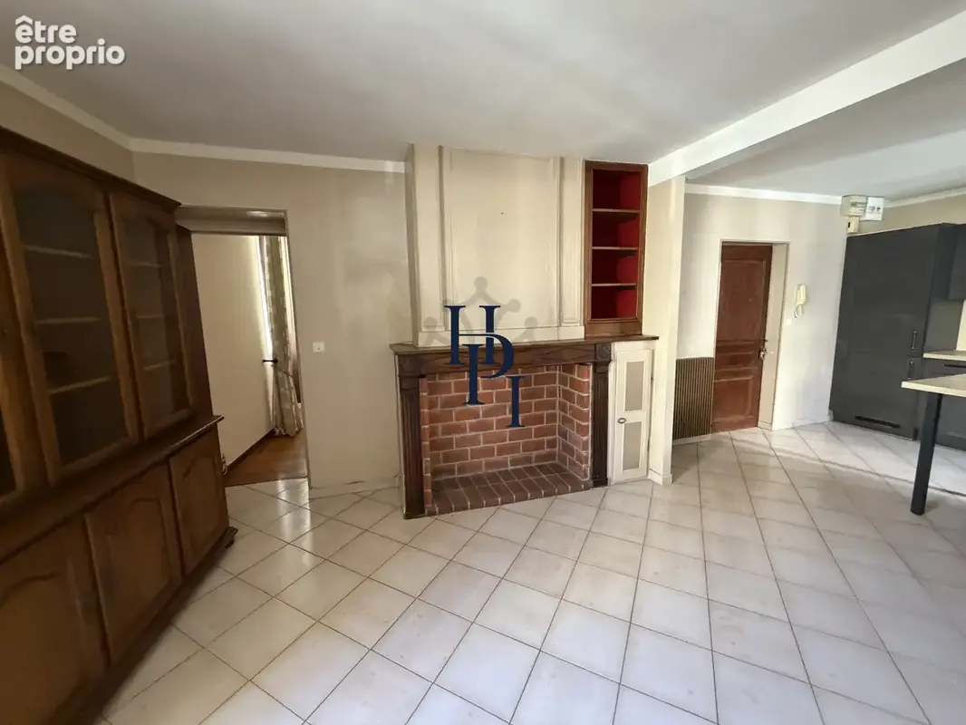 VENTE Appartement avec balcon, cave et grenier, centre-ville, Saint-Affrique - photo 3