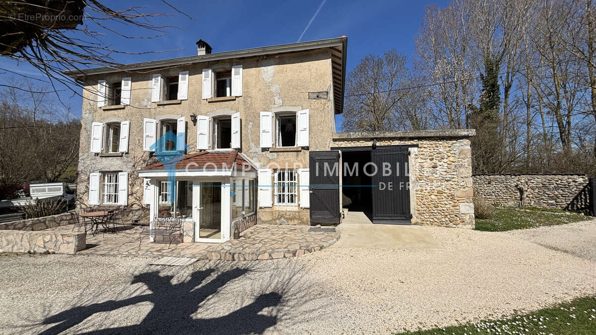 Maison à MONTFERRAT