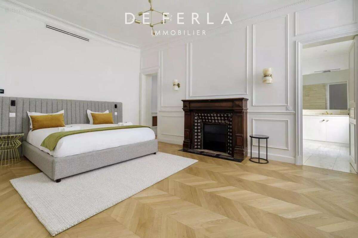 Appartement à PARIS-8E