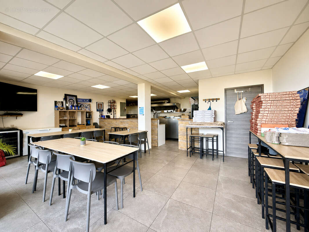 À vendre   Murs local commercial actuellement loué - 61 m2 - photo 2