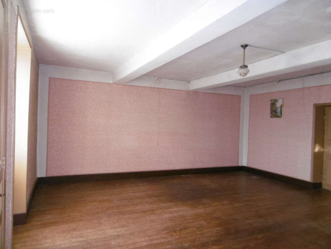 Maison à SAINT-CHRISTOPHE-EN-BRIONNAIS