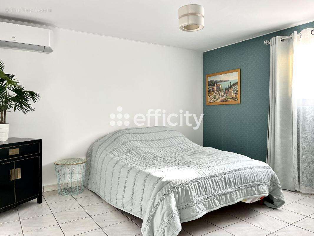 Maison à COURNONTERRAL