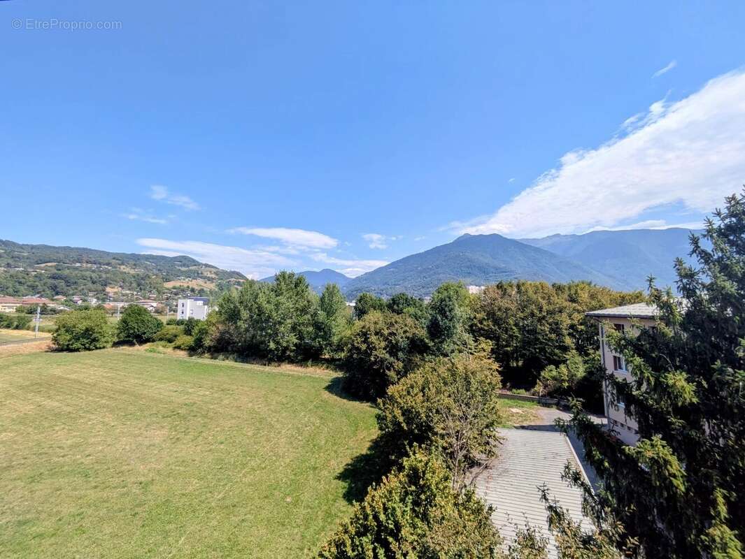 Dernier etage! tres jolie vue sur les montagnes ! - photo 15