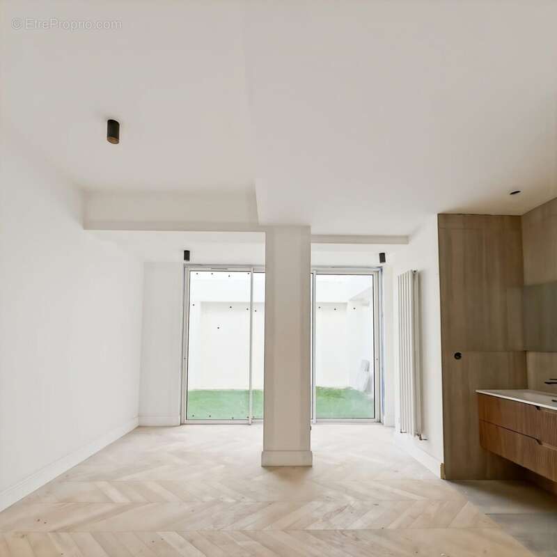 Appartement à CHARENTON-LE-PONT