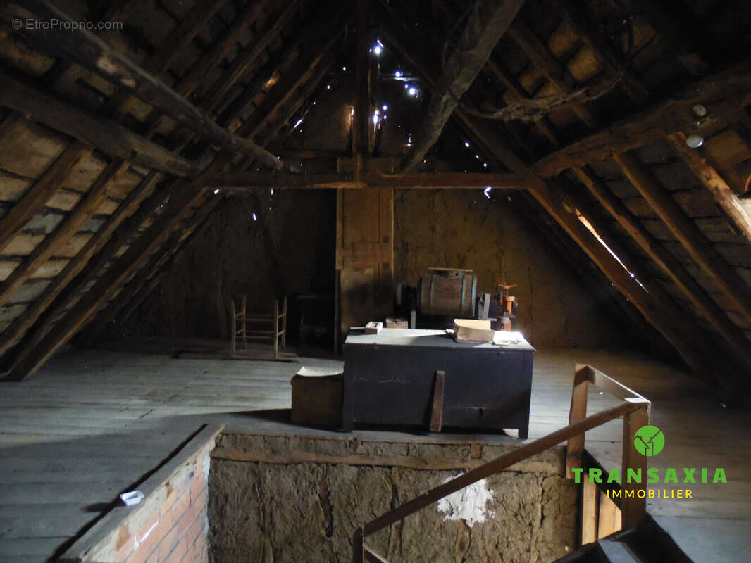 Surface utile sous toit maison - Maison à ARGEIN