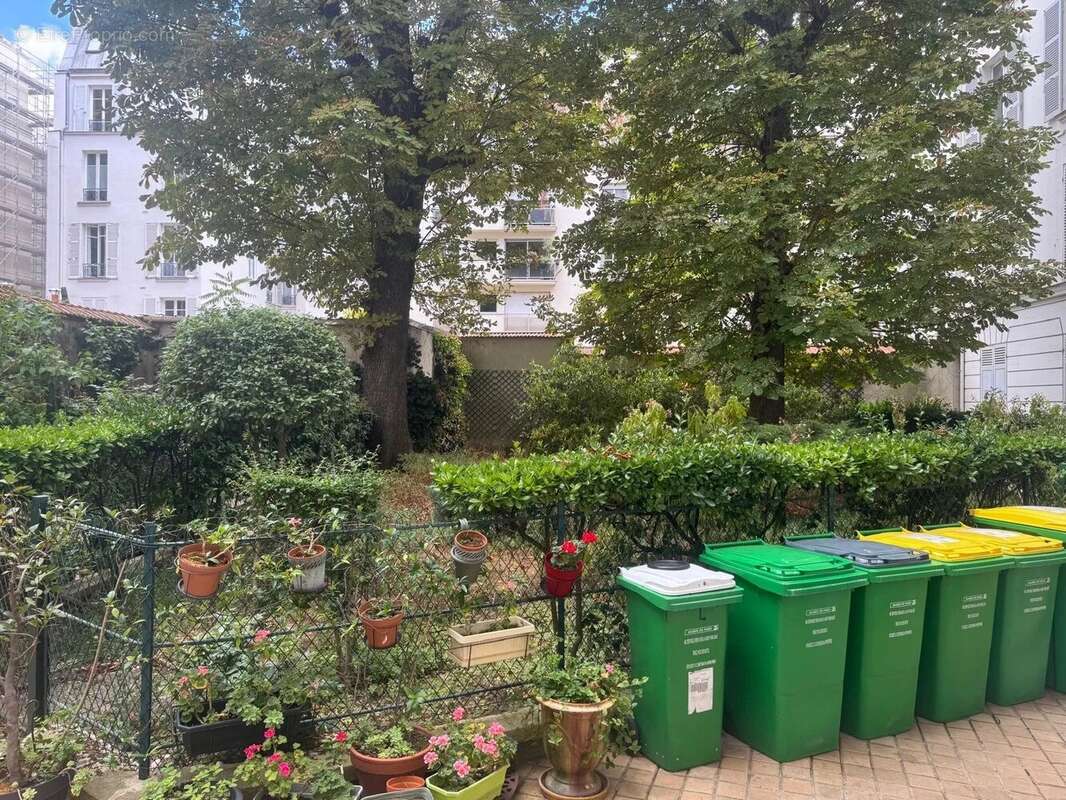 Paris 16e – auteuil / avenue mozart – chambre de bonne – dernier étage - photo 9