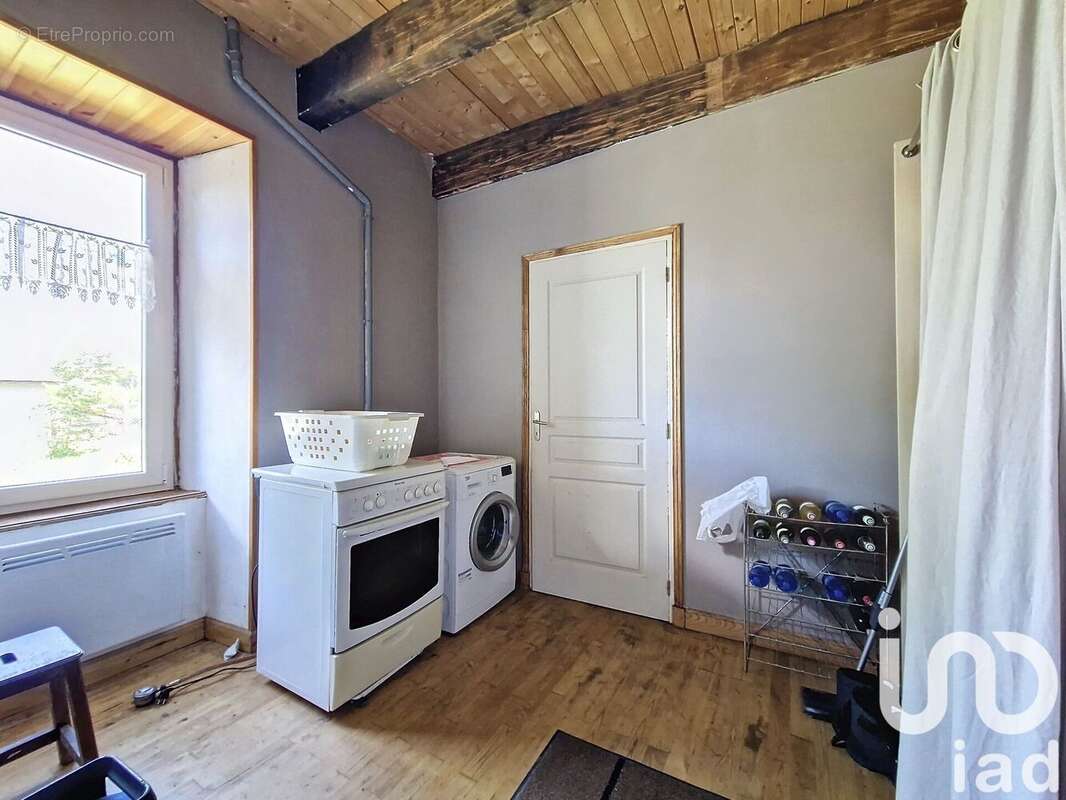 Maison 110 m² à Saint-Genes-Champespe  - photo 7