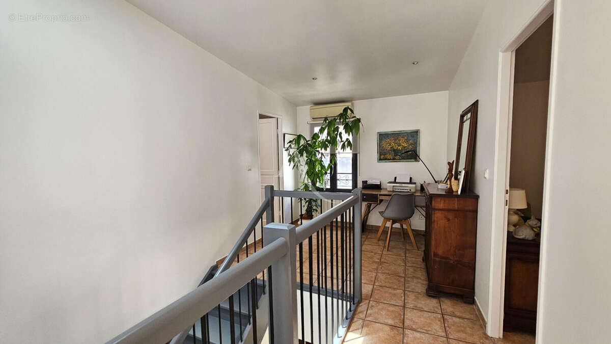 Maison Nimes 5 pièce(s) 145.57m² - photo 8