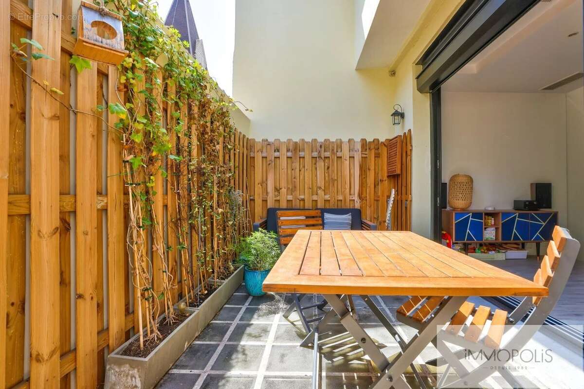 Appartement à PARIS-20E