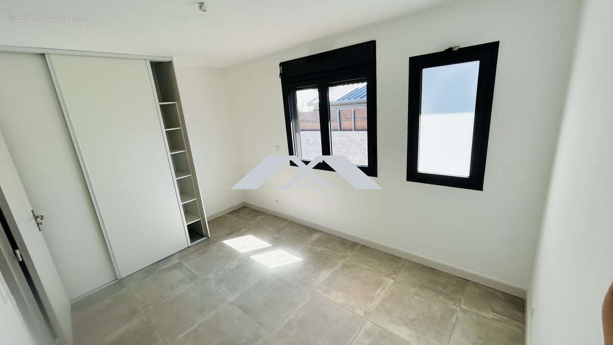 CHAMBRE 1 - Maison à SAINT-PIERRE