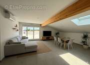 Appartement à PINS-JUSTARET