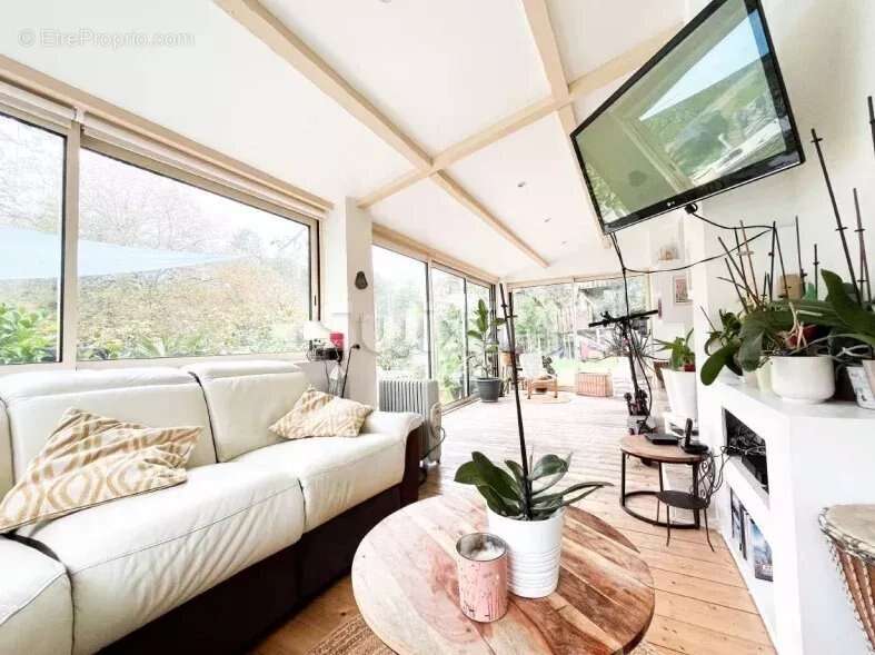 Maison à BAGNOLS-EN-FORET