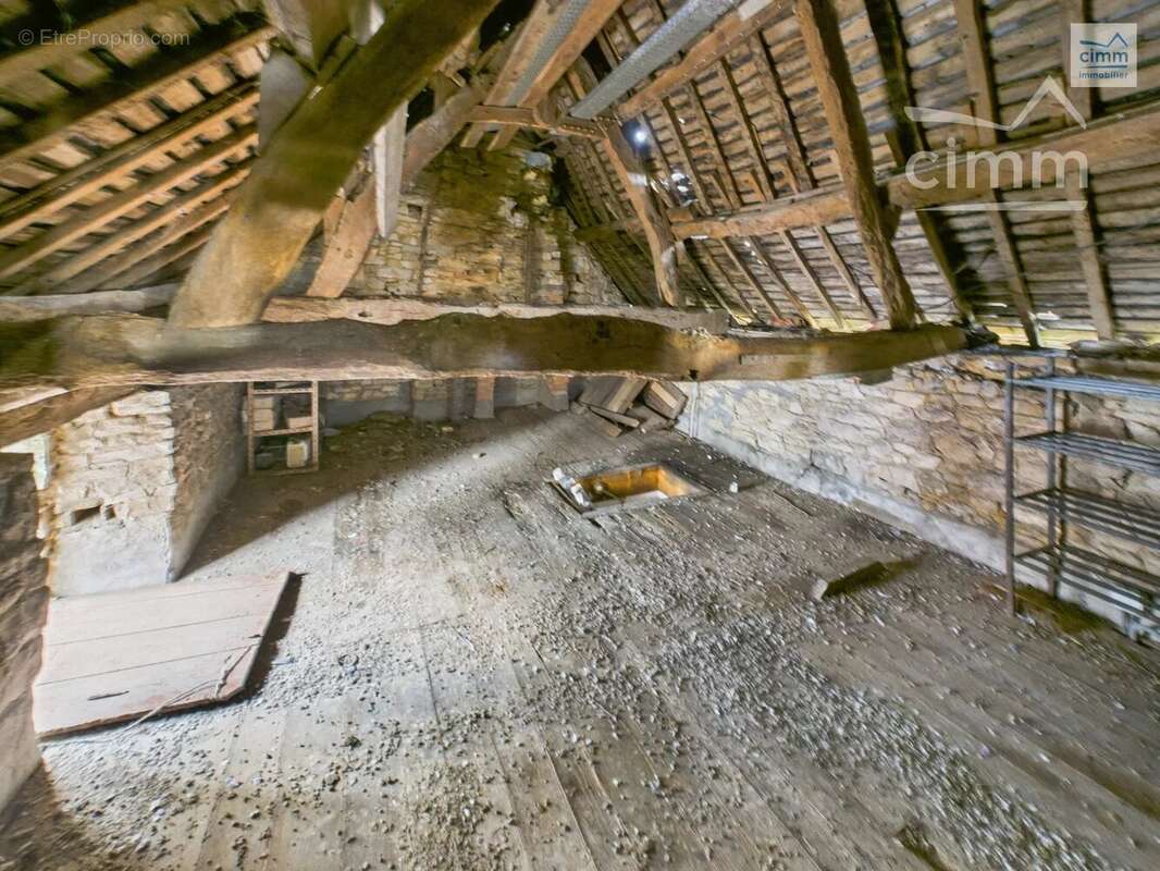 Maison à BOURG-DES-COMPTES