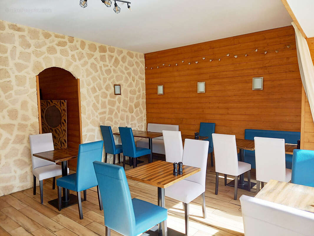 Commerce à FOUGERES