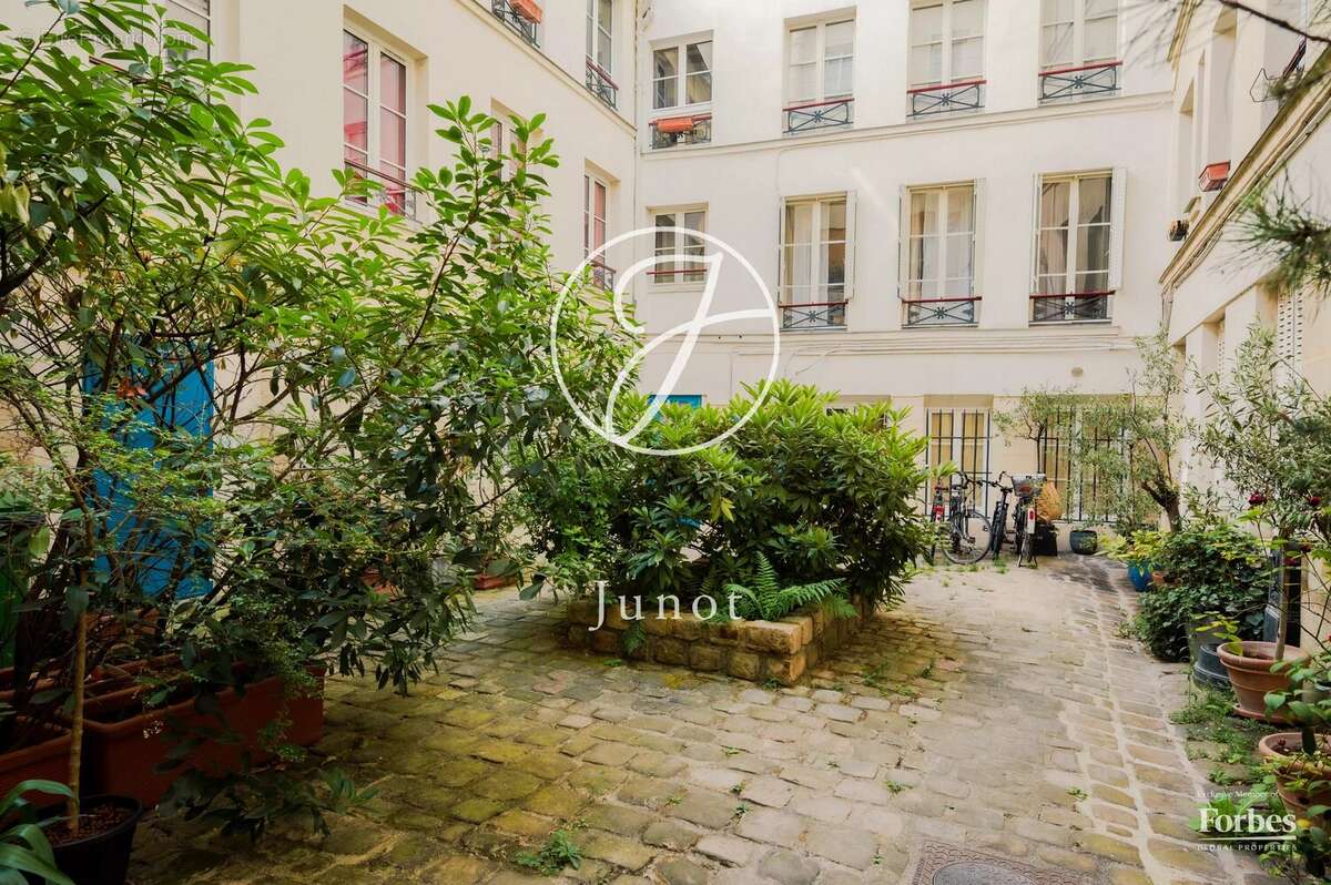 Paris 3e - RUE AU MAIRE / ARTS ET MÉTIERS - Appartement - 2 pièces - 49,63m² Carrez - 1 chambre - Plan optimisé - photo 4