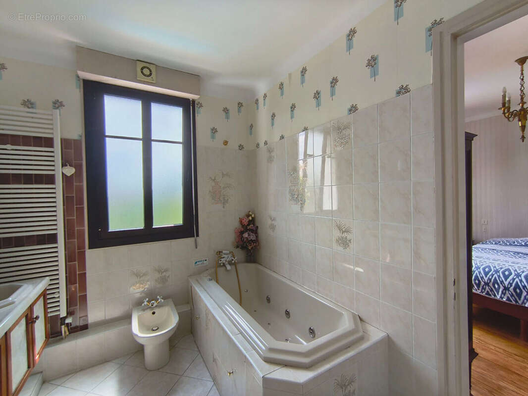 Ens. immobilier, 7 pièces, 172 m2 COGNAC - photo 7