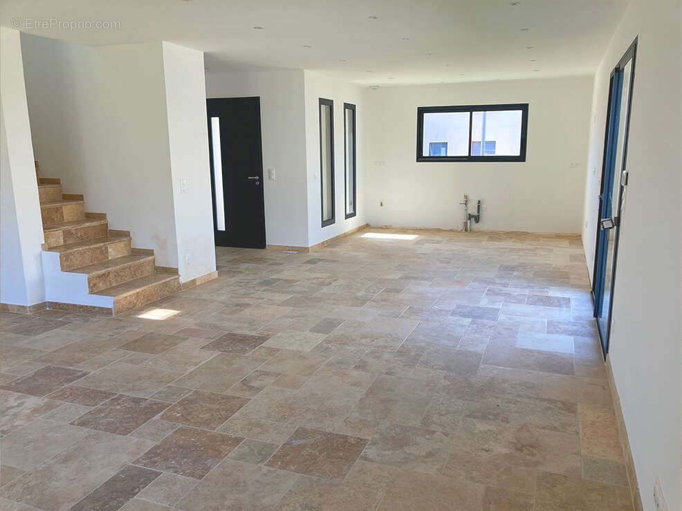 Maison à MONTELIMAR