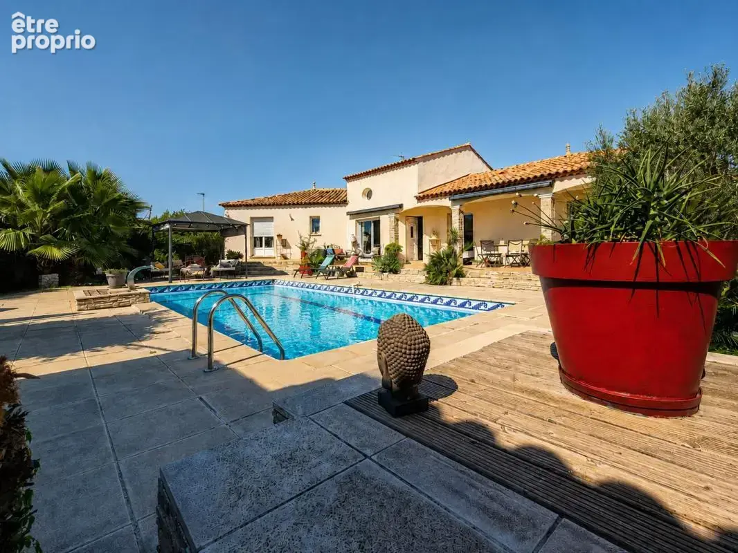 Une villa hors norme dans un écrin de verdure avec piscine  - photo 3
