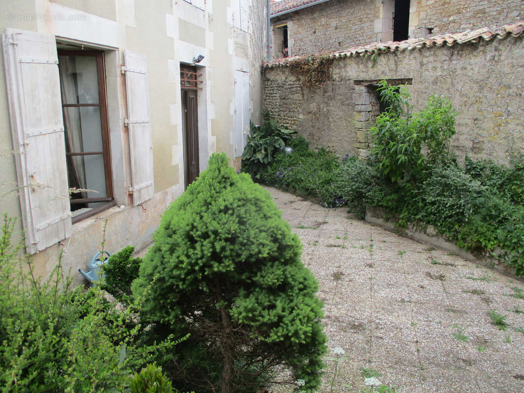Maison à CEAUX-EN-COUHE