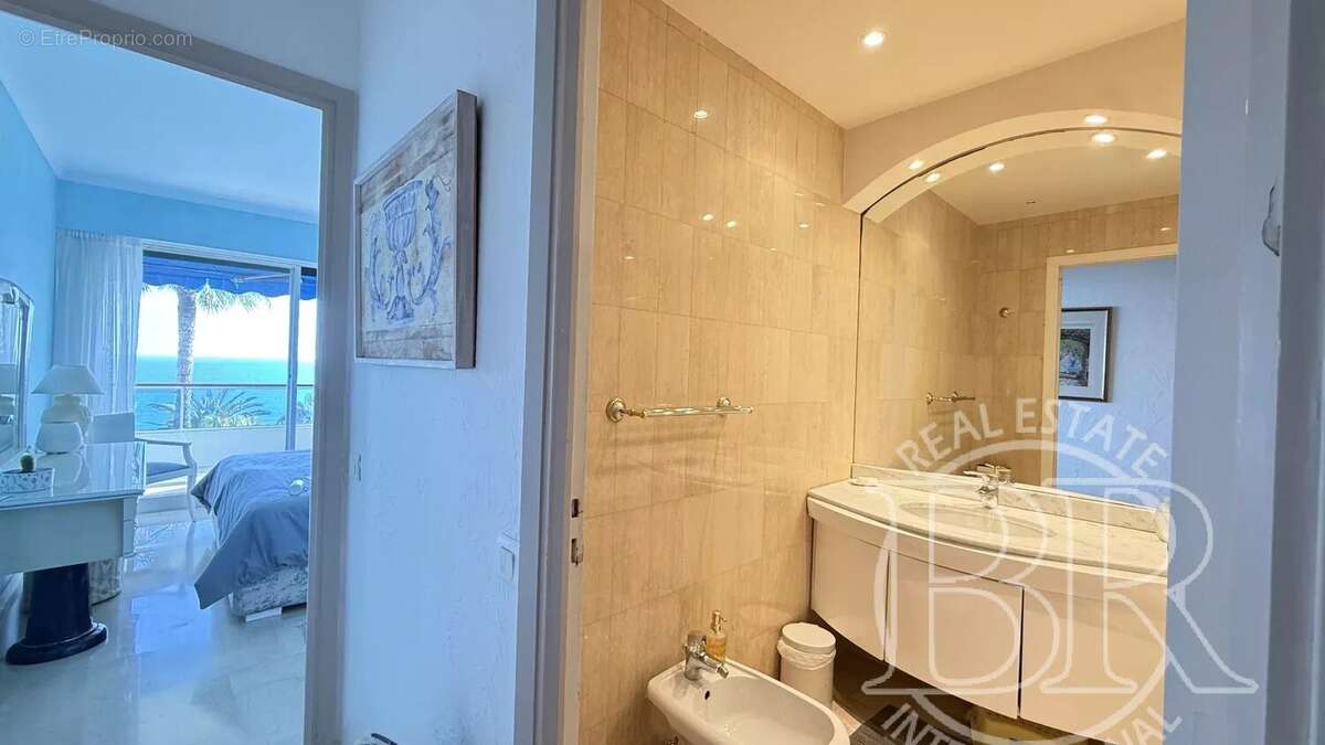 Appartement à VALLAURIS