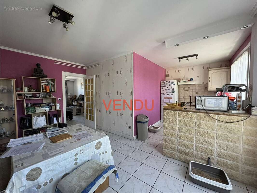 Appartement à SAINT-PRIEST-EN-JAREZ