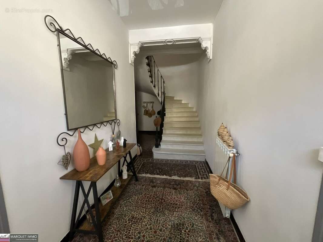 Le charme intemporel d'une Maison de Maitre T6 offrant 176 m² donnant sur patio intimiste avec piscine, nichée au coeur de Corne - photo 28