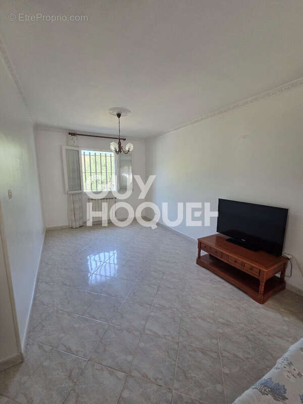 Marseille - Maison familiale T6 de 110 m² avec jardin, garage et 5 chambres - photo 2