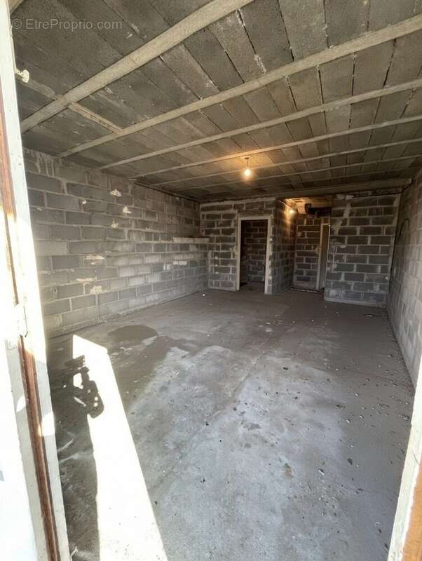 grand garage de 35 m² - Appartement à PERIGUEUX