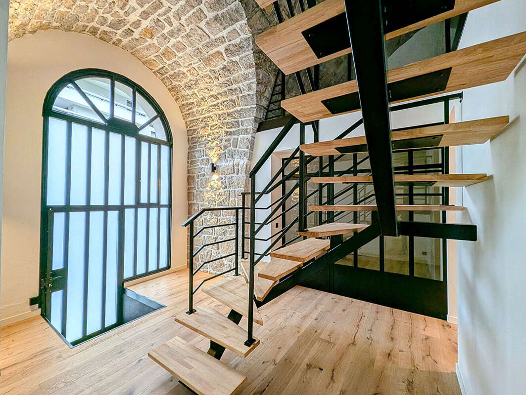 LOFT rénové  Aix Les Bains coeur de ville -  avec garages - photo 15