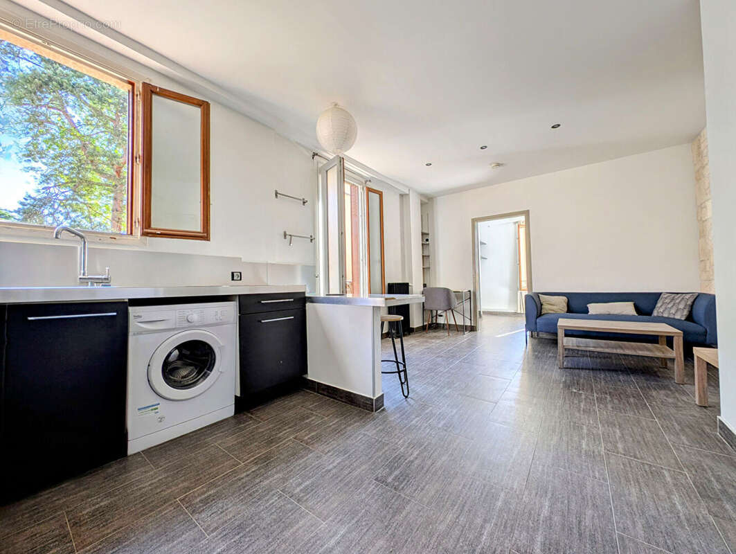 Appartement à LE MESNIL-LE-ROI