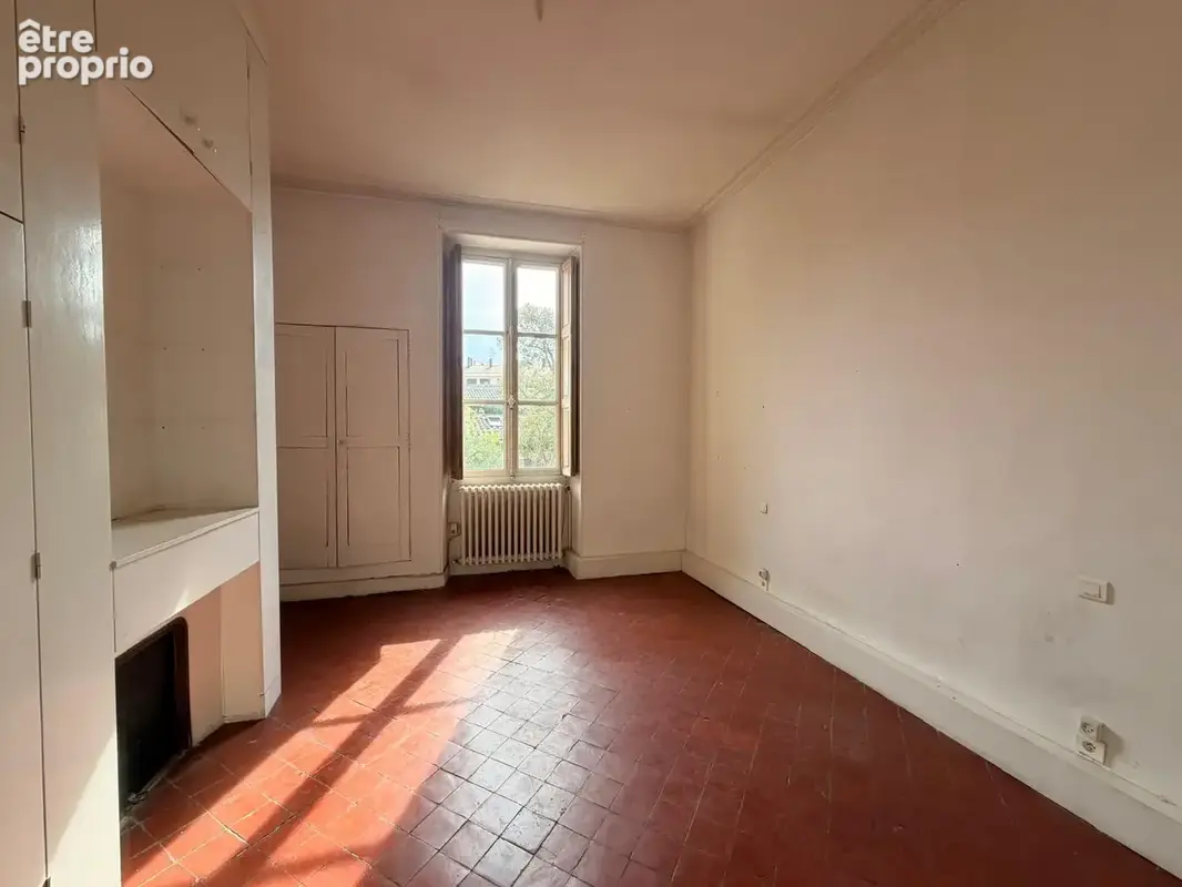 NIMES ARENES Maison de ville 7 pièces de 182 m2 avec jardin et dépendance - photo 13