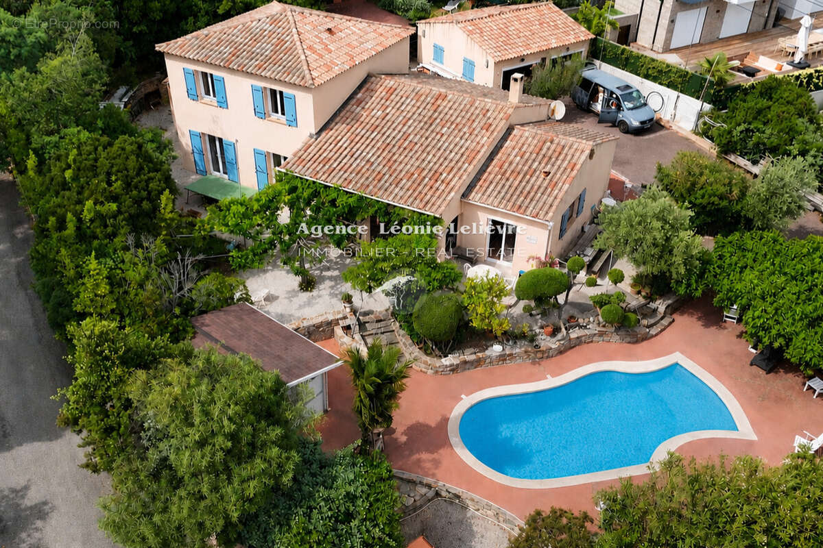 Maison à LES ISSAMBRES