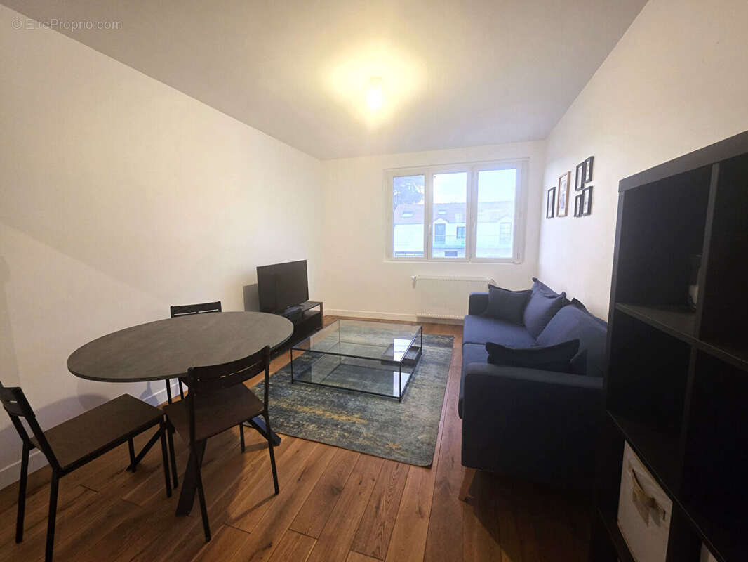 Appartement à LE MESNIL-LE-ROI