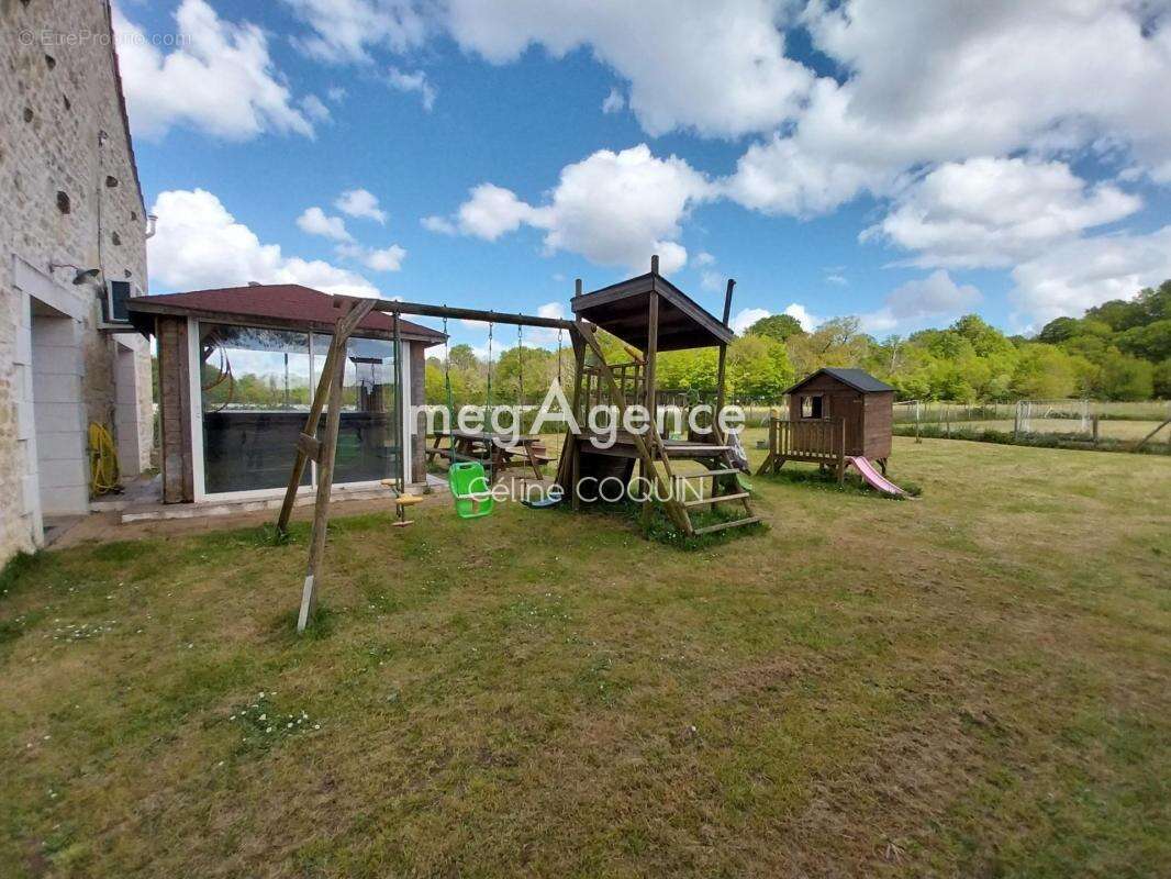 Maison à SAINT-QUANTIN-DE-RANCANNE