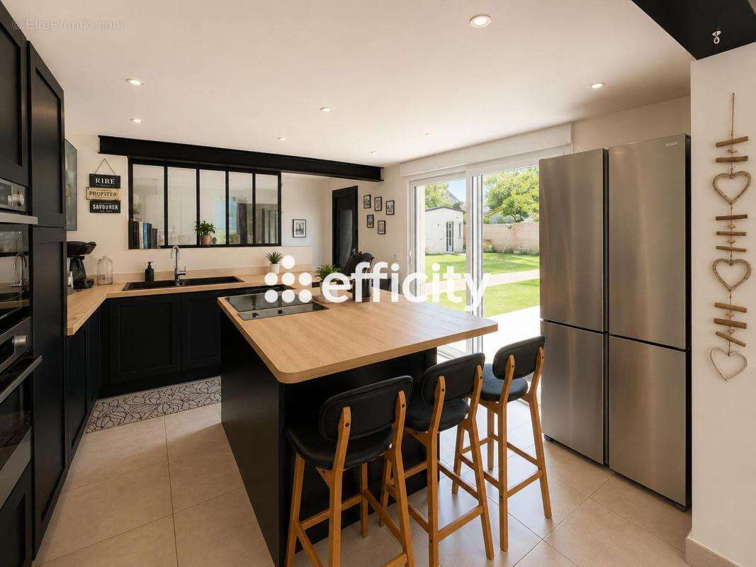 Maison 171 m² à La Lande-De-Fronsac  - photo 2