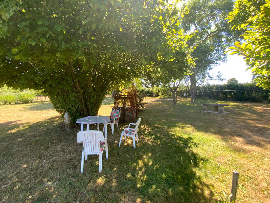 SAINT-EMILAND - Proche gare TGV - Maison de village de 139 m² hab. (3 chambres) avec dépendances (90 m²) - photo 8