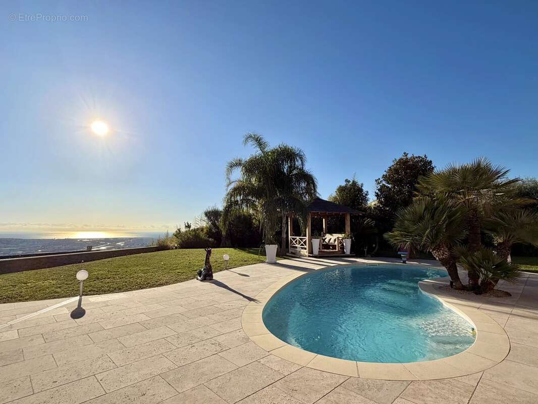 Maison à SAINT-LAURENT-DU-VAR