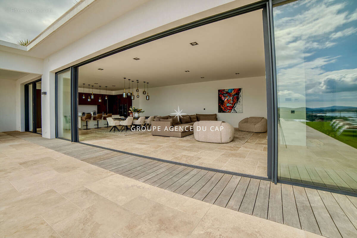 Les issambres villa luxueuse vue mer panoramique 7 chambres avec garage 4  voitures piscine intérieure et extérieure - photo 10