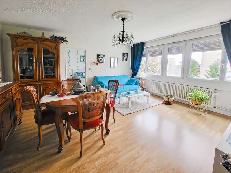 Appartement à CHENOVE