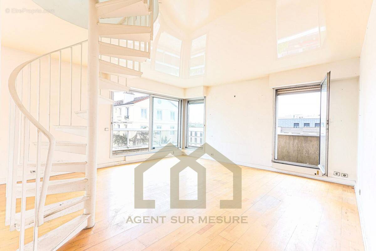 Appartement à NEUILLY-SUR-SEINE