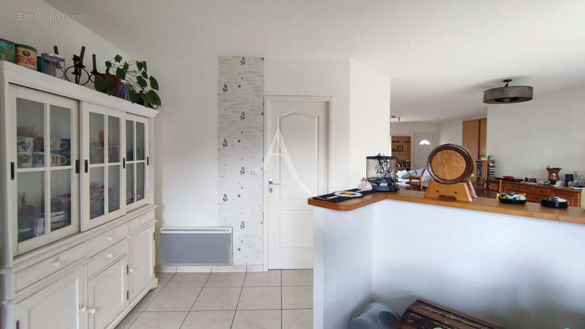 Maison à SAINT-CLEMENT-DE-LA-PLACE