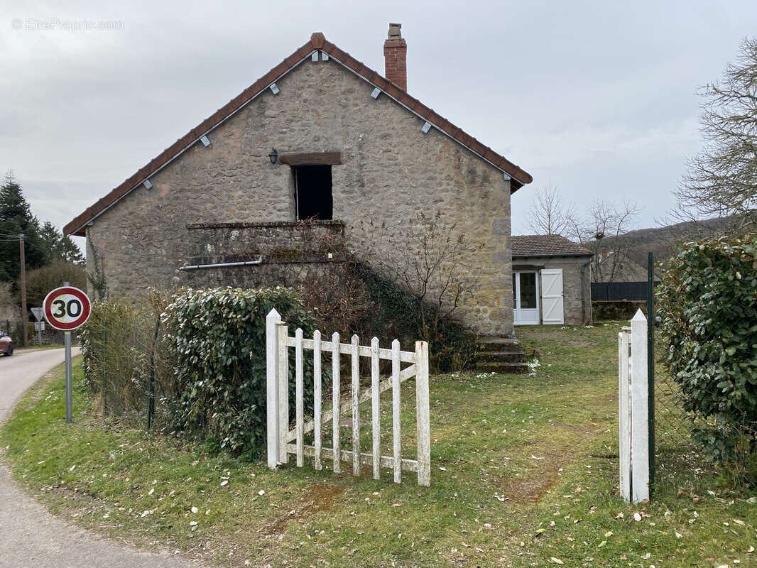 Maison à SAINT-MARTIN-DU-PUY